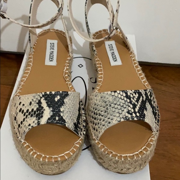 Steve Madden Irys Sandals - Picture 4 of 9